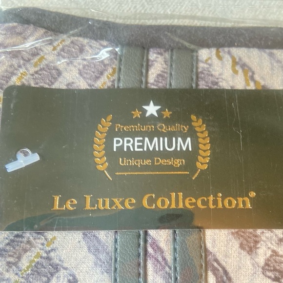 New le lux collection gray & gold print buckle stretch soft touch screen gloves - Picture 6 of 6